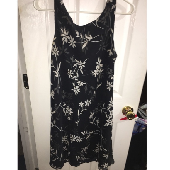 Black dress with white floral pattern - Picture 2 of 5